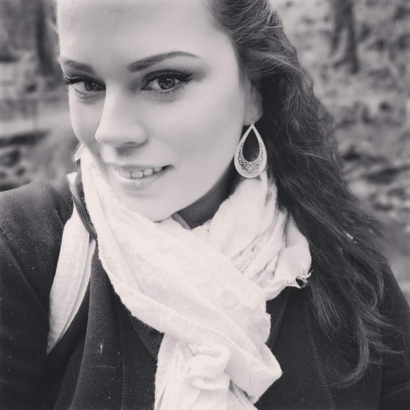 Meet your Posher, Jules - Picture 1 of 1